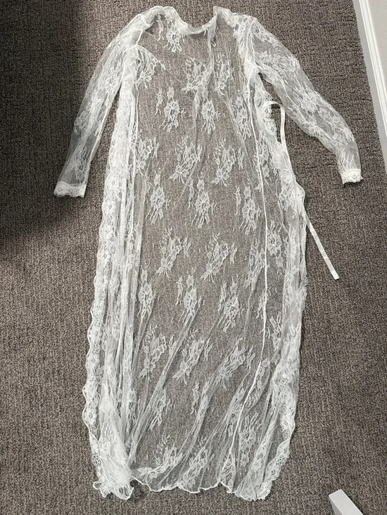 White Lace Robe - Picture 3 of 3